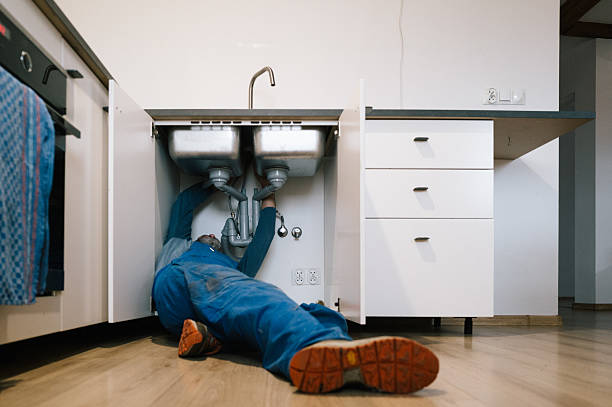 Professional Leak Detection technician working in Delray Beach, FL